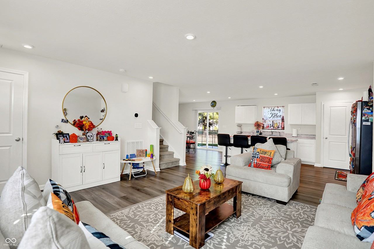 910 Red Hills Ct - Photo 7 of 33