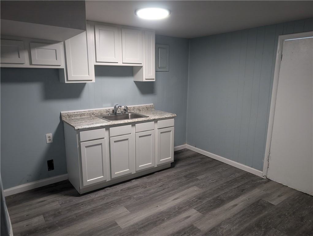 138 Oak St - Photo 2 of 8