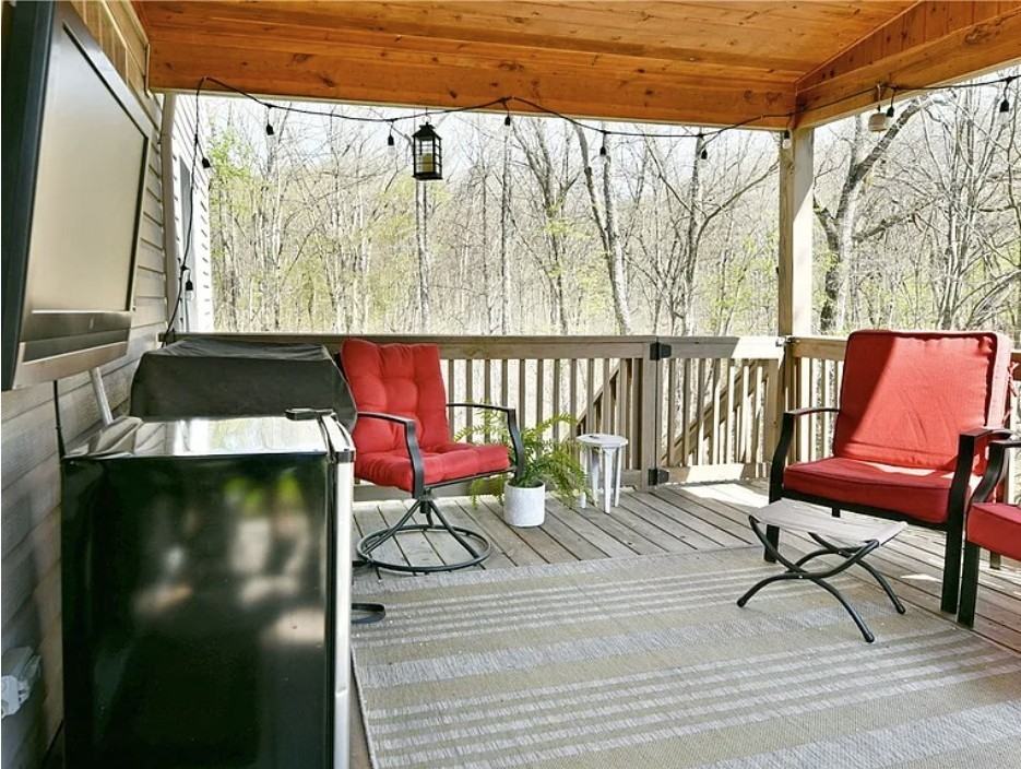 290 Shady Glen Drive - Photo 6 of 25