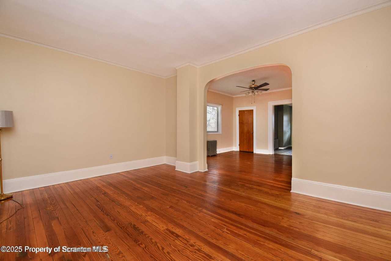 1225 S Irving Ave - Photo 2 of 21