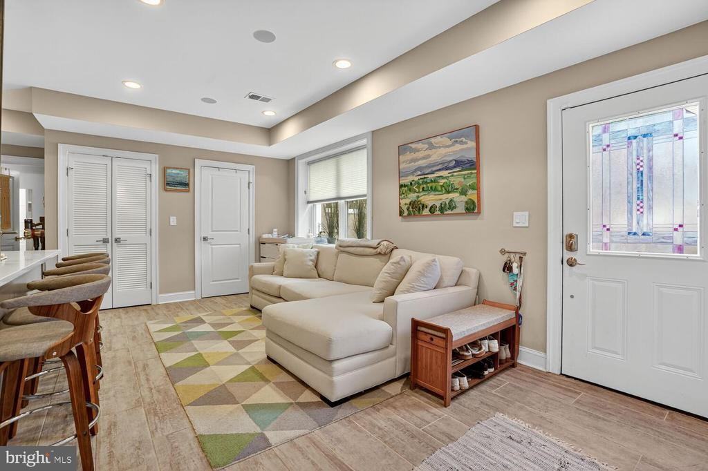 1014 10th St Ne ##1 - Photo 3 of 28