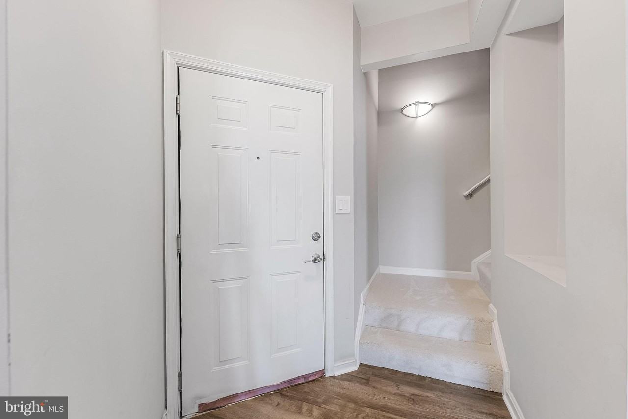 20451 Chesapeake Sq ##301 - Photo 3 of 37