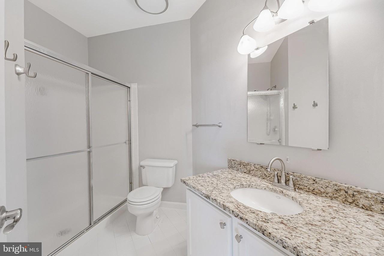 20451 Chesapeake Sq ##301 - Photo 4 of 37