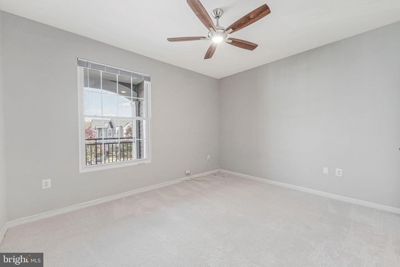 20451 Chesapeake Sq ##301 - Photo 5 of 37