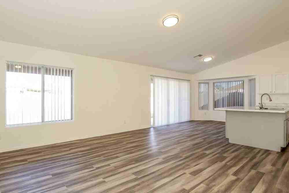 252 West Wahalla Lane - Photo 3 of 16