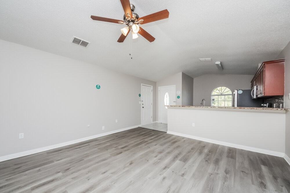 1323 Dover Dr - Photo 4 of 16