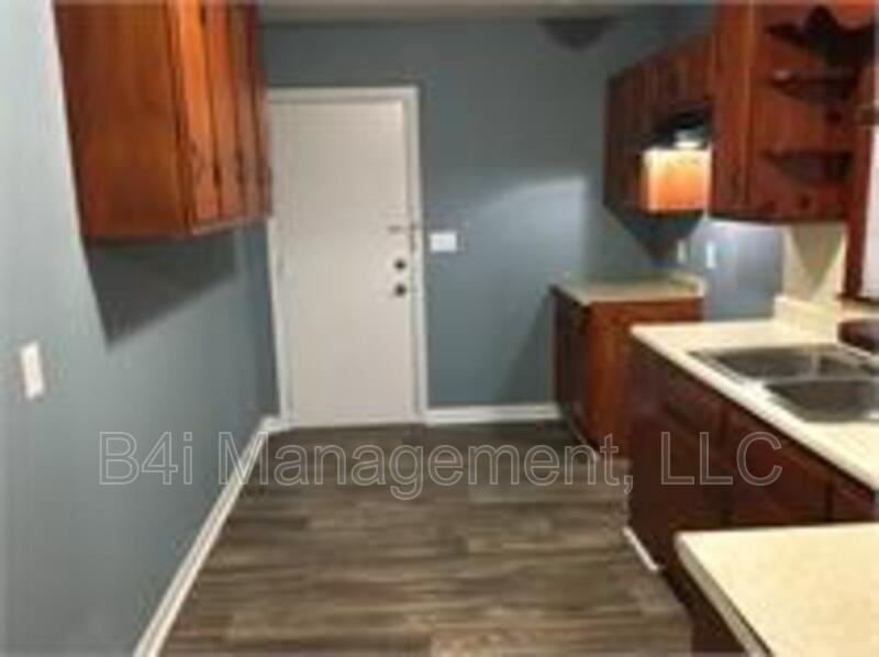 109 5th Avenue - Photo 4 of 10