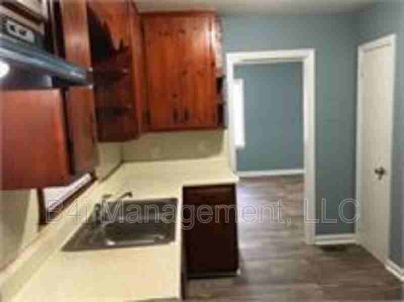 109 5th Avenue - Photo 5 of 10