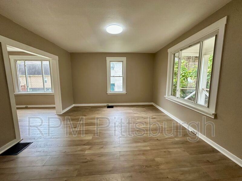 102 Ivy Street - Photo 3 of 20