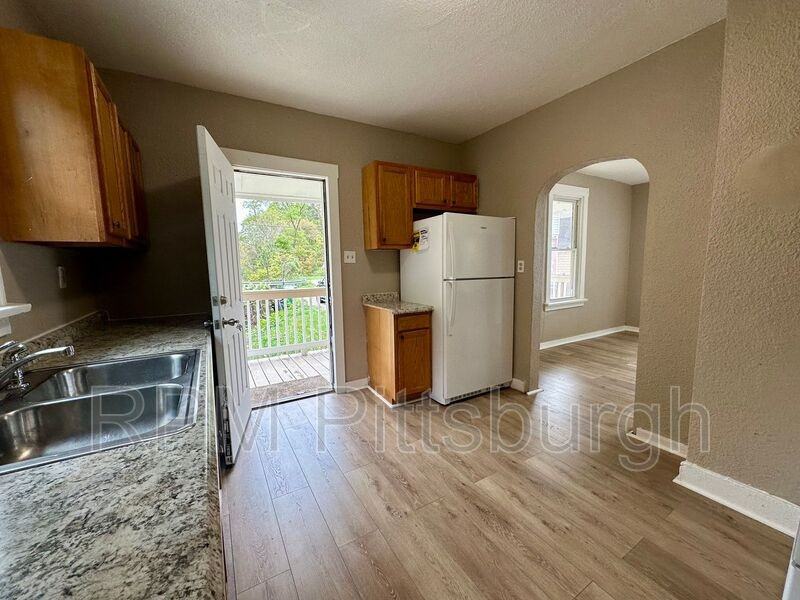 102 Ivy Street - Photo 6 of 20