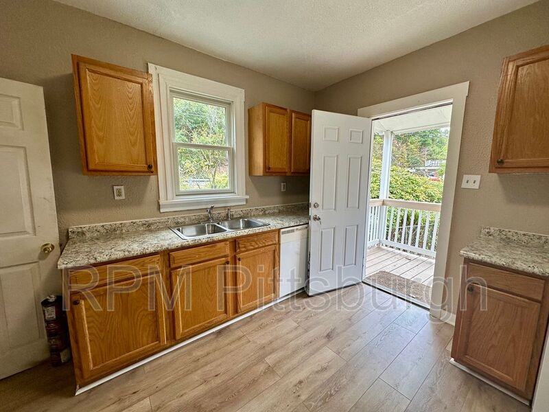 102 Ivy Street - Photo 7 of 20