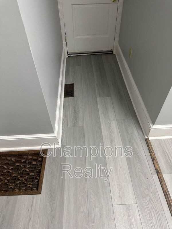 1540 14th Ave #A - Photo 4 of 6