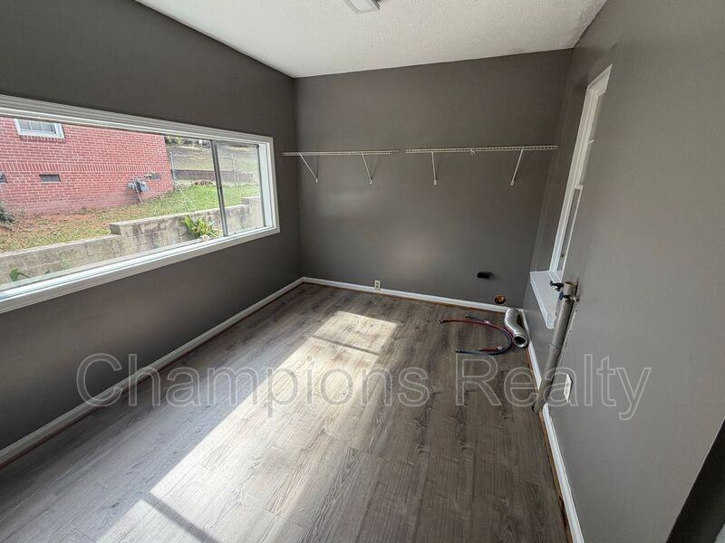 127 Mccartha Dr - Photo 2 of 9