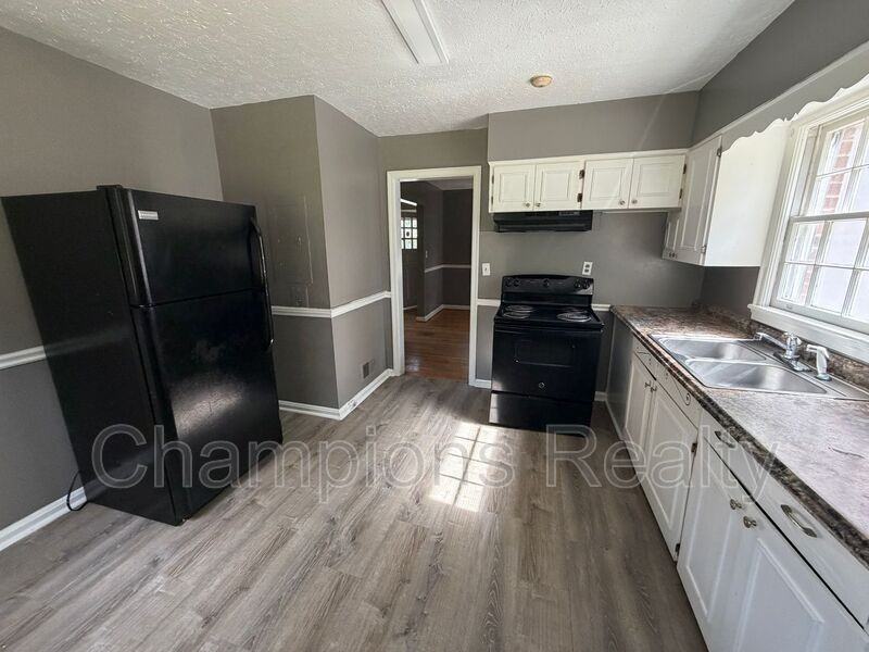 127 Mccartha Dr - Photo 4 of 9