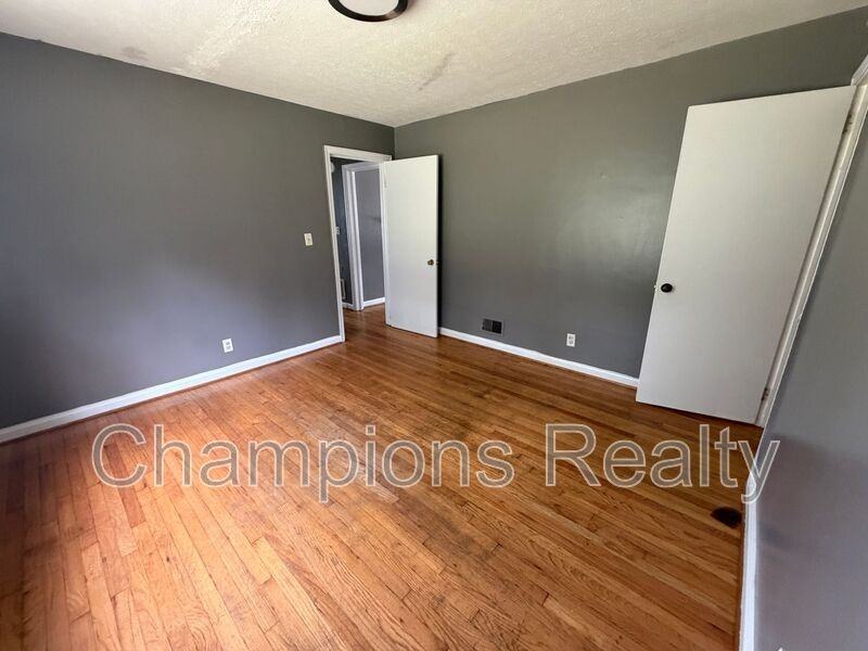 127 Mccartha Dr - Photo 6 of 9