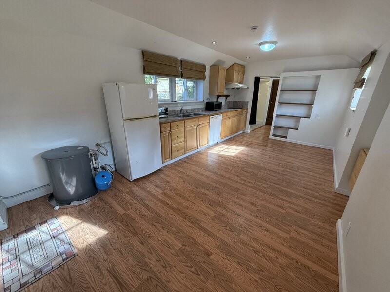 3304 1/2 N 36th St - Photo 4 of 23