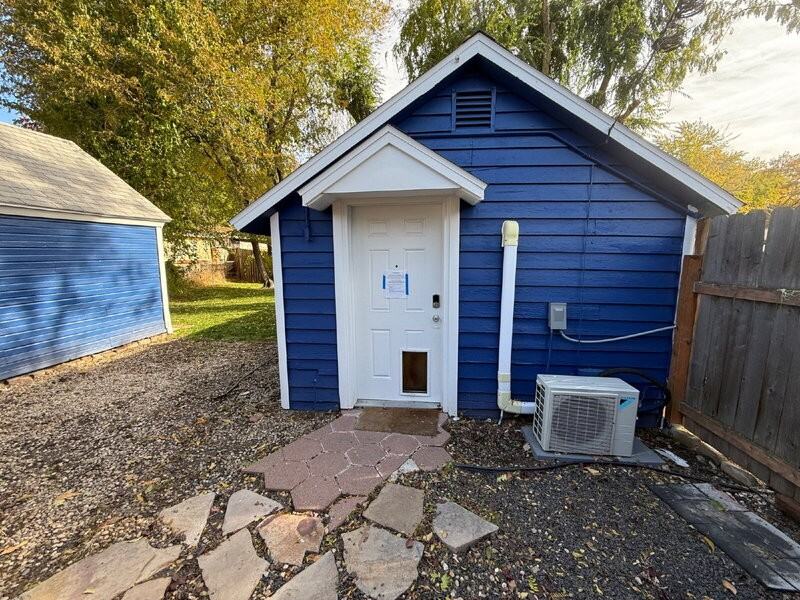 3304 1/2 N 36th St - Photo 3 of 24