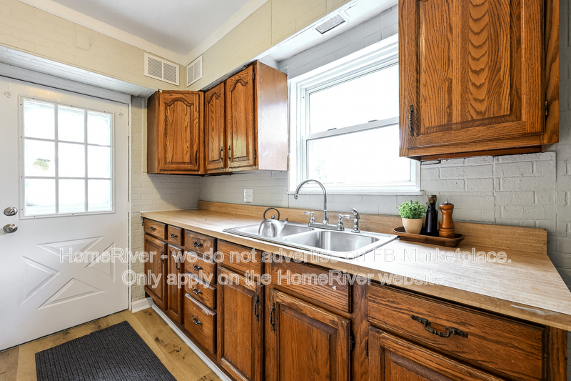 742 Mclain St - Photo 7 of 23