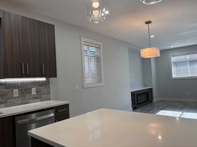 1015 Stockwell Ave #3 - Photo 4 of 23