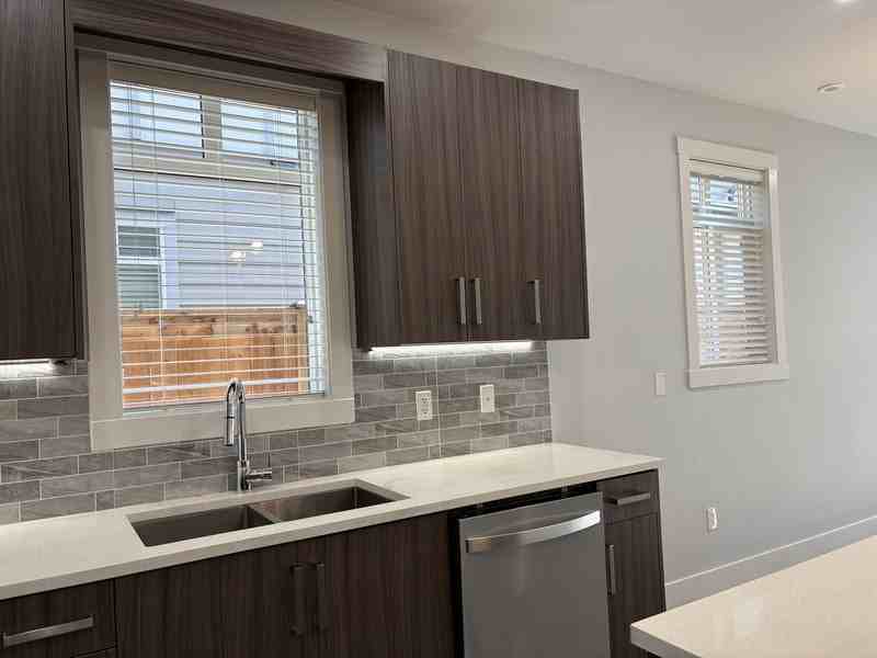 1015 Stockwell Ave #3 - Photo 5 of 23