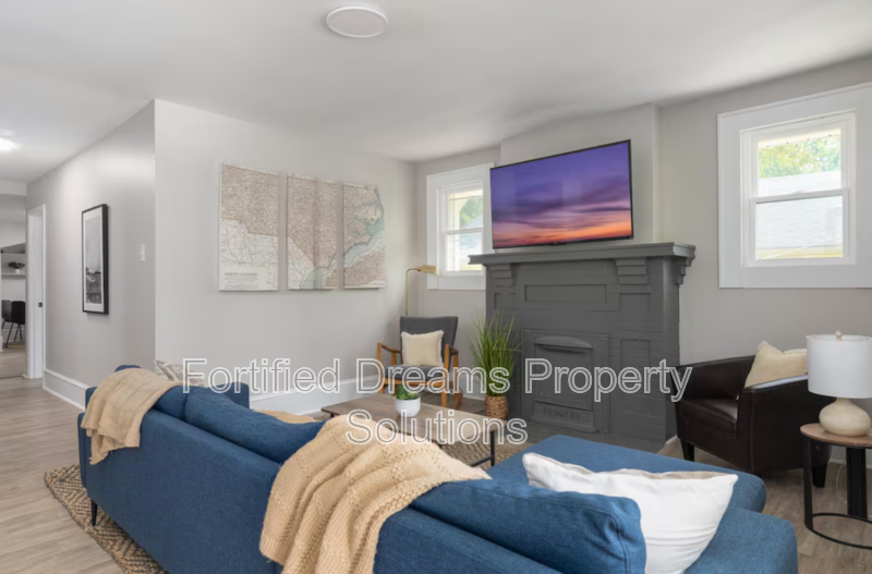 913 Hutton St - Photo 2 of 22