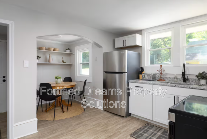 913 Hutton St - Photo 6 of 22