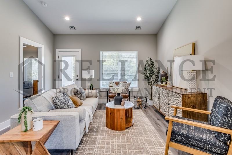 4936 N Vassar St - Photo 5 of 28