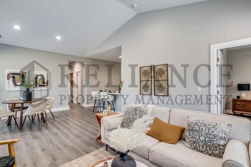 4936 N Vassar St - Photo 7 of 28