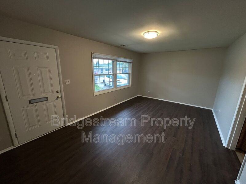 1205 S Maple Ave - Photo 4 of 16