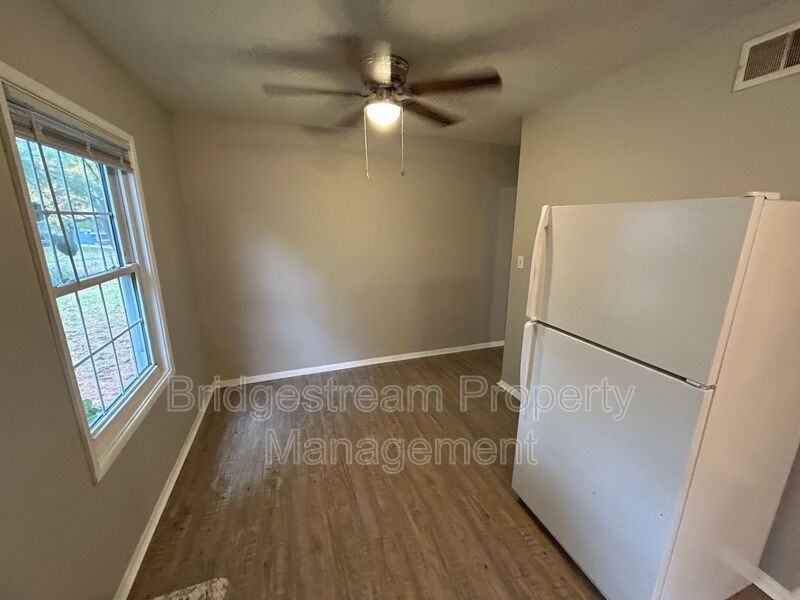 1205 S Maple Ave - Photo 5 of 16