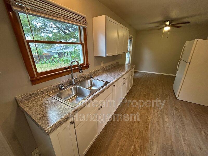 1205 S Maple Ave - Photo 6 of 16