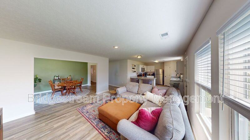961 Louise Drive - Photo 2 of 12