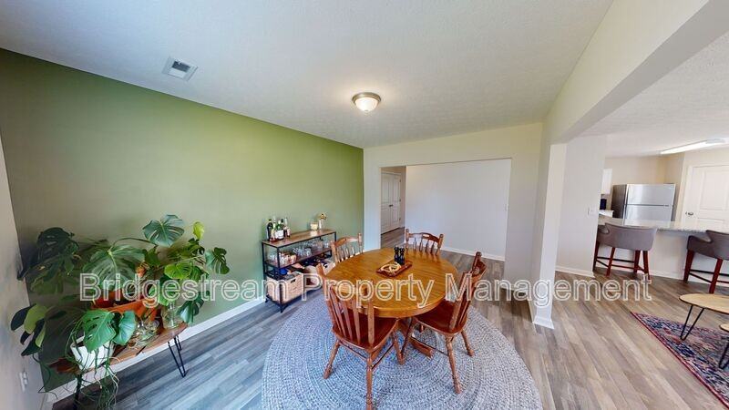 961 Louise Drive - Photo 3 of 12
