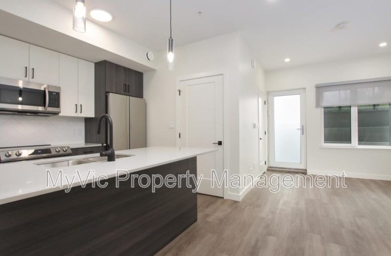 10904 139 Street NW - Photo 5 of 13