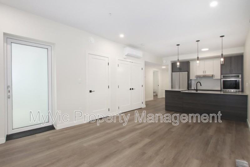 10904 139 Street NW - Photo 7 of 13