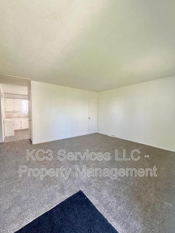 5025 North Bellaire Avenue - Photo 2 of 12