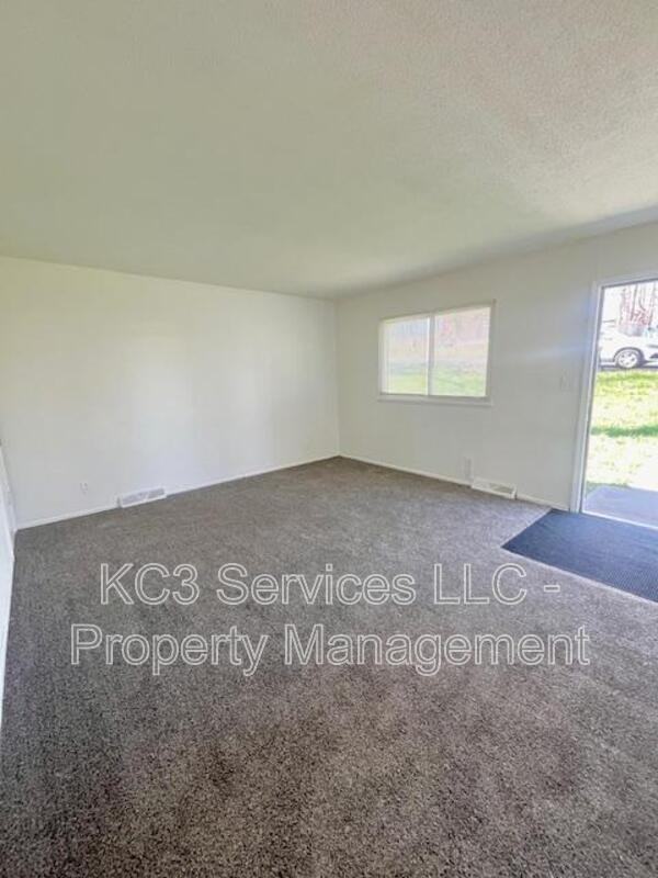 5025 North Bellaire Avenue - Photo 3 of 12