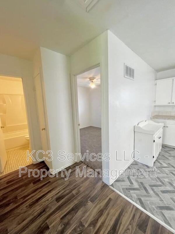 5025 North Bellaire Avenue - Photo 4 of 12