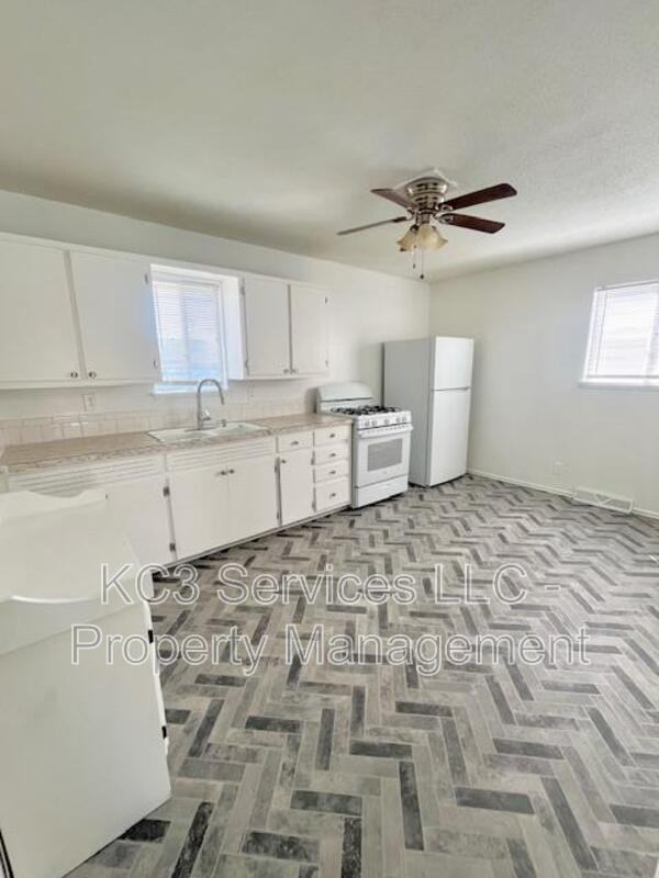 5025 North Bellaire Avenue - Photo 5 of 12