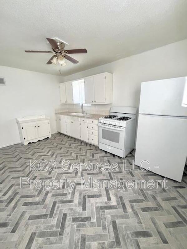 5025 North Bellaire Avenue - Photo 6 of 12