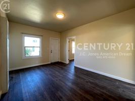 featured image of 325 W 4th St