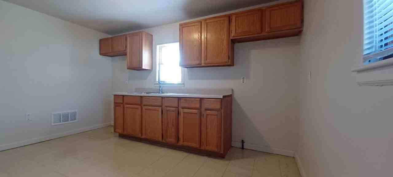 2102 S 39th St - Photo 2 of 18