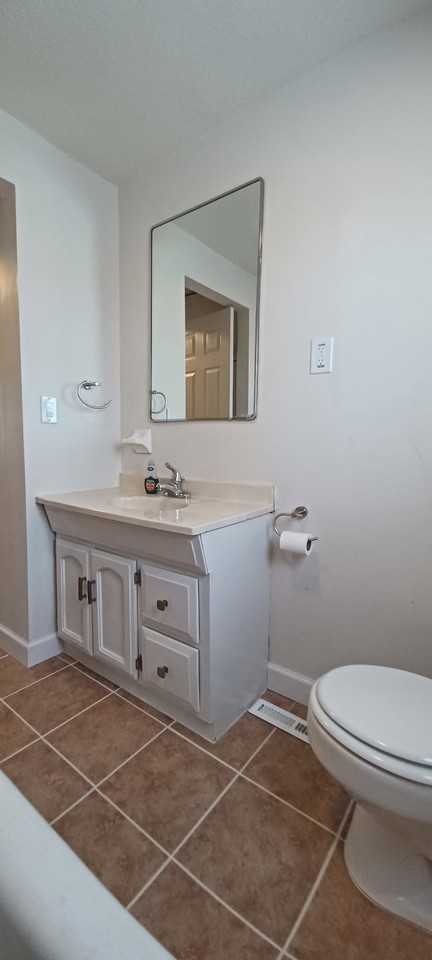 2102 S 39th St - Photo 4 of 18