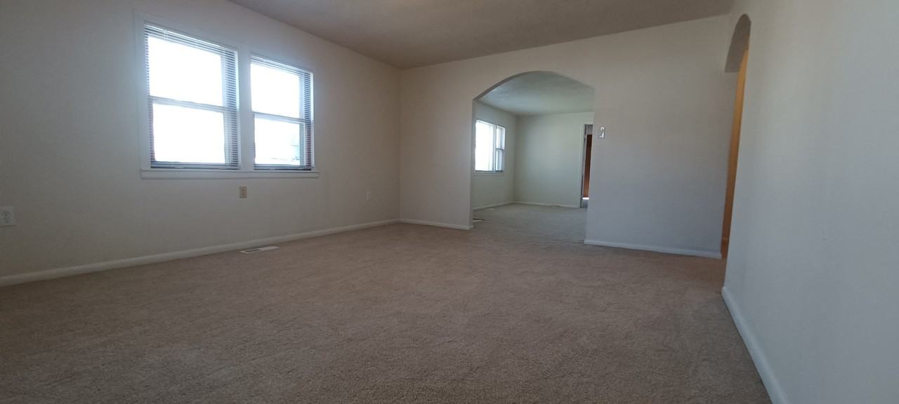 2102 S 39th St - Photo 5 of 18