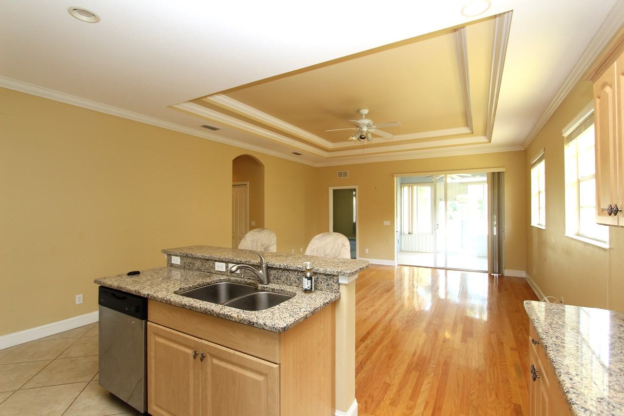 502 Sunset Rd N - Photo 2 of 16