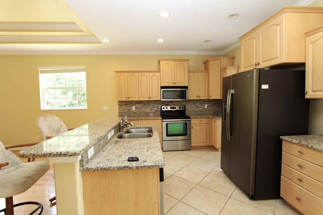 502 Sunset Rd N - Photo 3 of 16