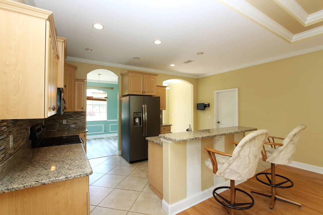 502 Sunset Rd N - Photo 4 of 16