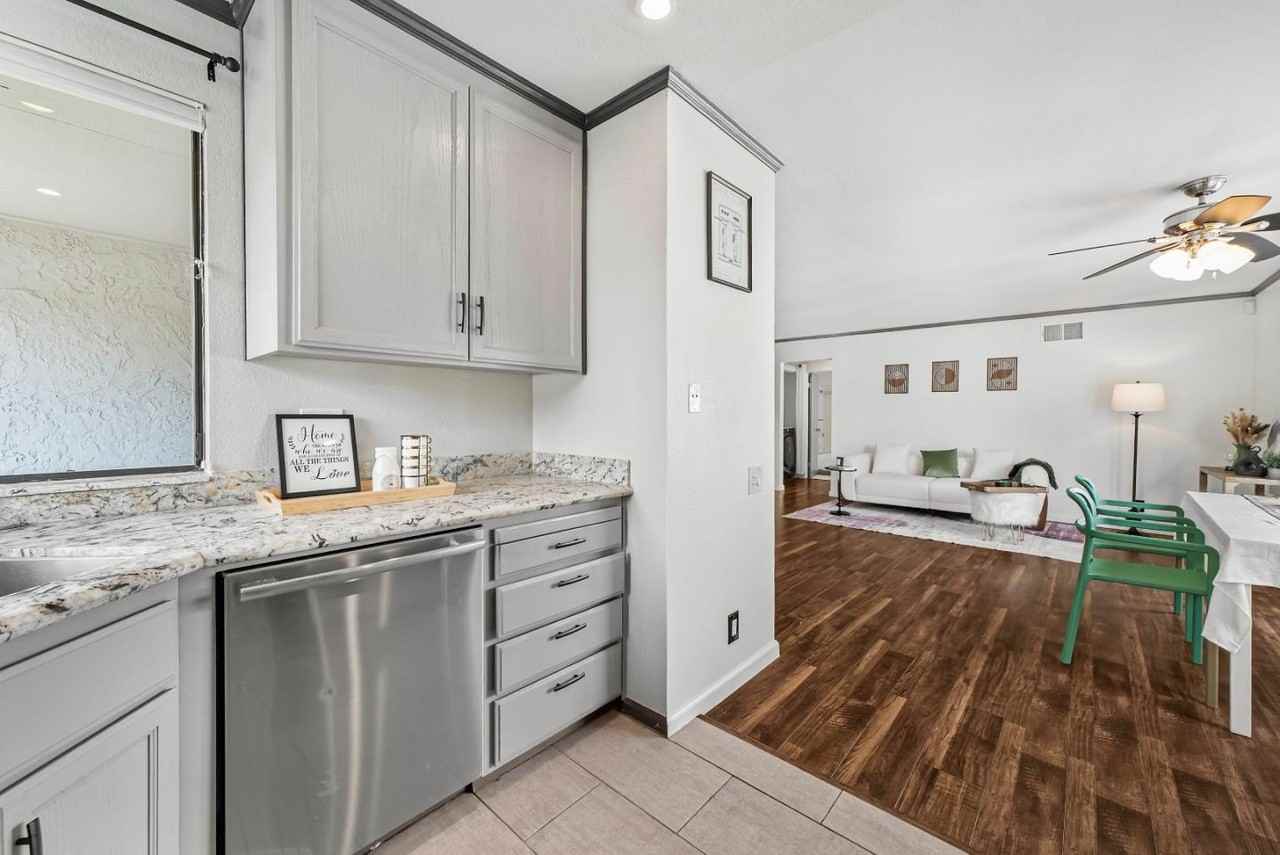 3225 Kenhill Dr - Photo 2 of 4