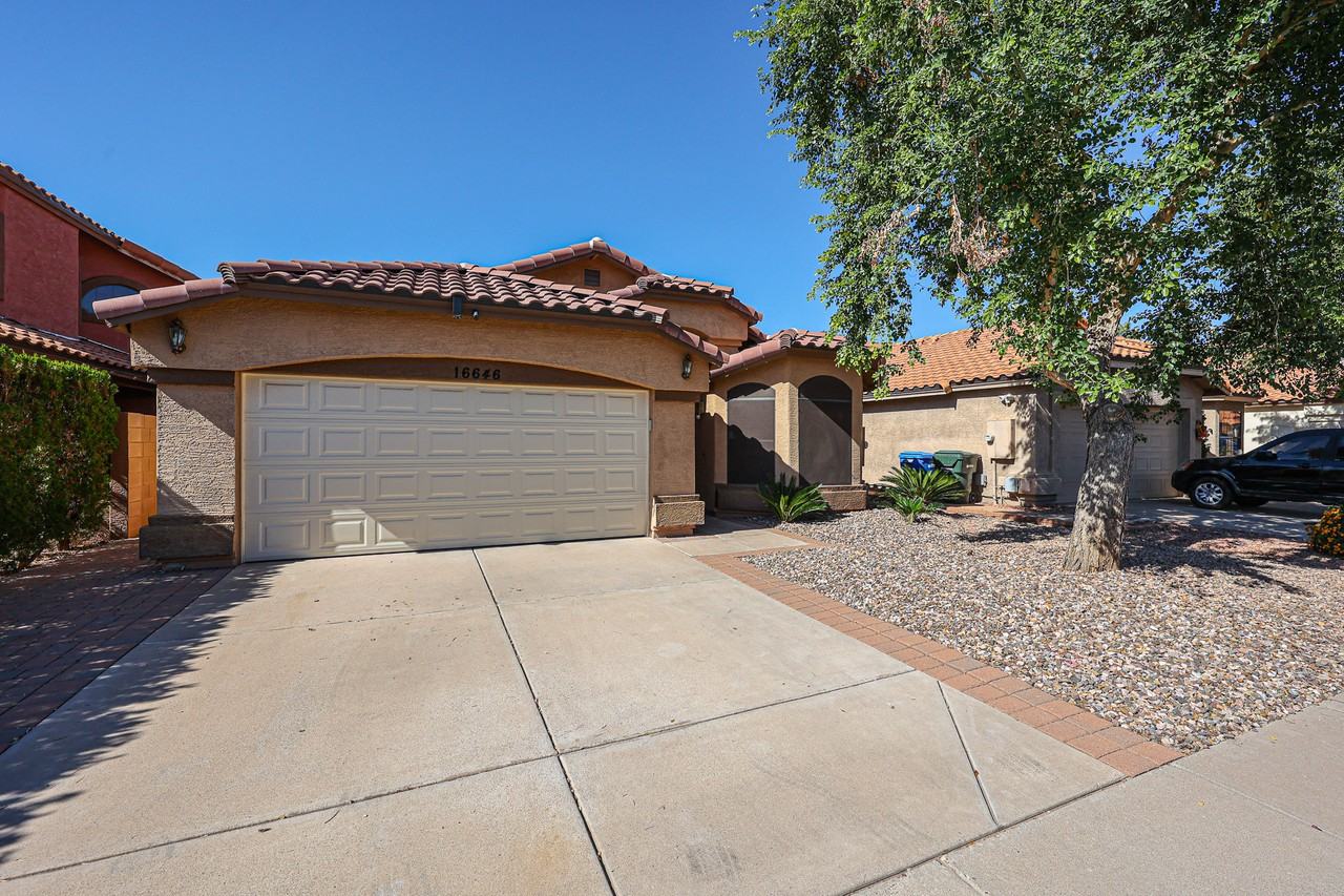 16646 59th Place - Photo 3 of 41