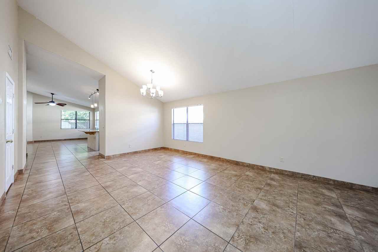 16646 59th Place - Photo 6 of 41